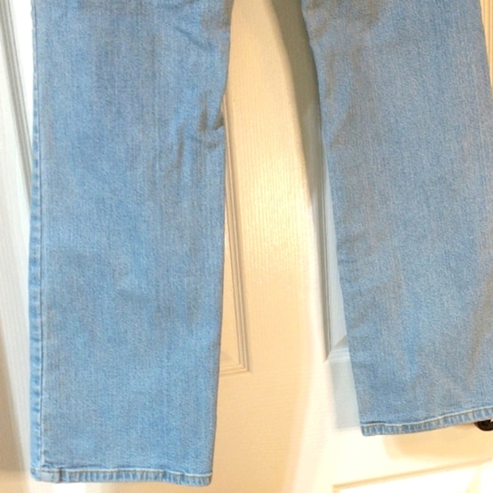 Levi's Blue Y2K 550 Boot cut Leg Jeans Tall Classic Style (10L) EUC. - Picture 3 of 5